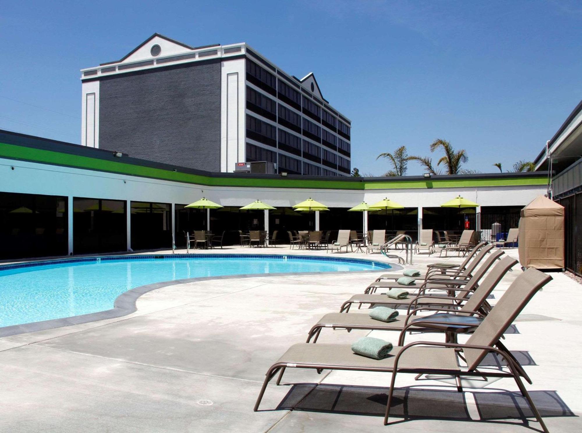 Radisson Hotel Oakland Airport Экстерьер фото