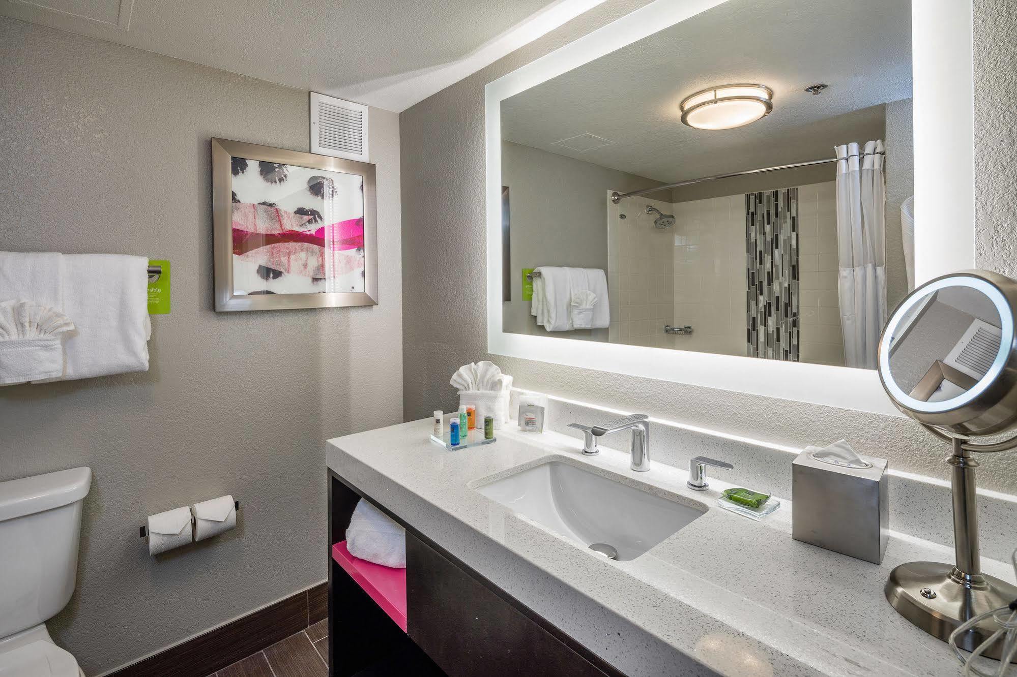 Radisson Hotel Oakland Airport Экстерьер фото